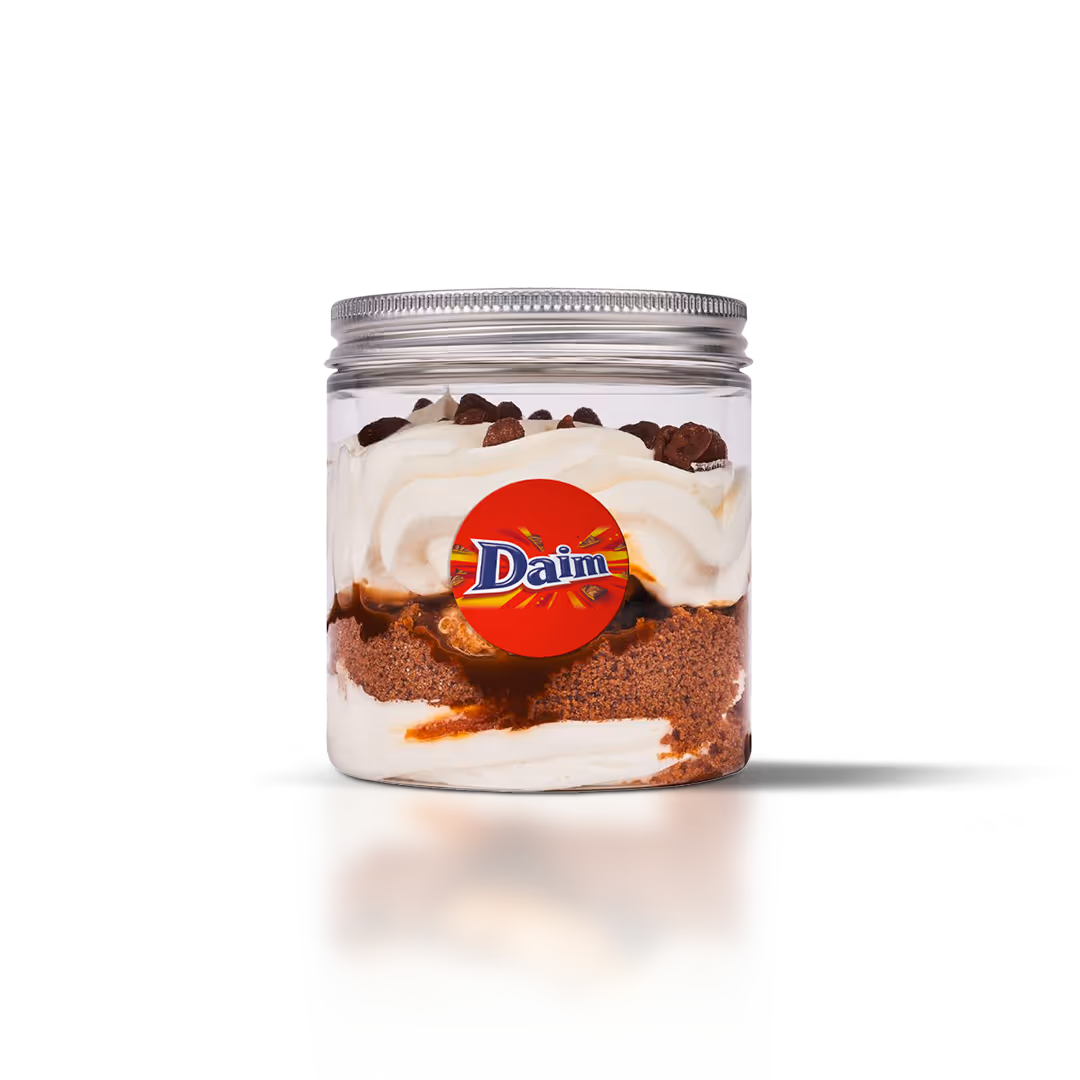 Tiramisu Daim caramel — mascarpone onctueuse, café léger, caramel beurre salé, éclats croquants de Daim, cacao, dessert italien revisité et ultra gourmand — Krousty Sabaïdi.
