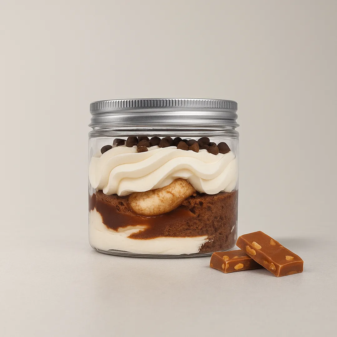 Tiramisu Daim caramel — mascarpone onctueuse, café léger, caramel beurre salé, éclats croquants de Daim, cacao, dessert italien revisité et ultra gourmand — Krousty Sabaïdi.