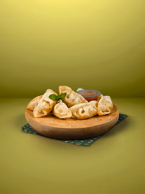 Gyozas croustillants — raviolis japonais grillés-vapeur farcis, servis avec sauce soja, sésame et ciboulette — entrée asiatique — Krousty Sabaïdi.