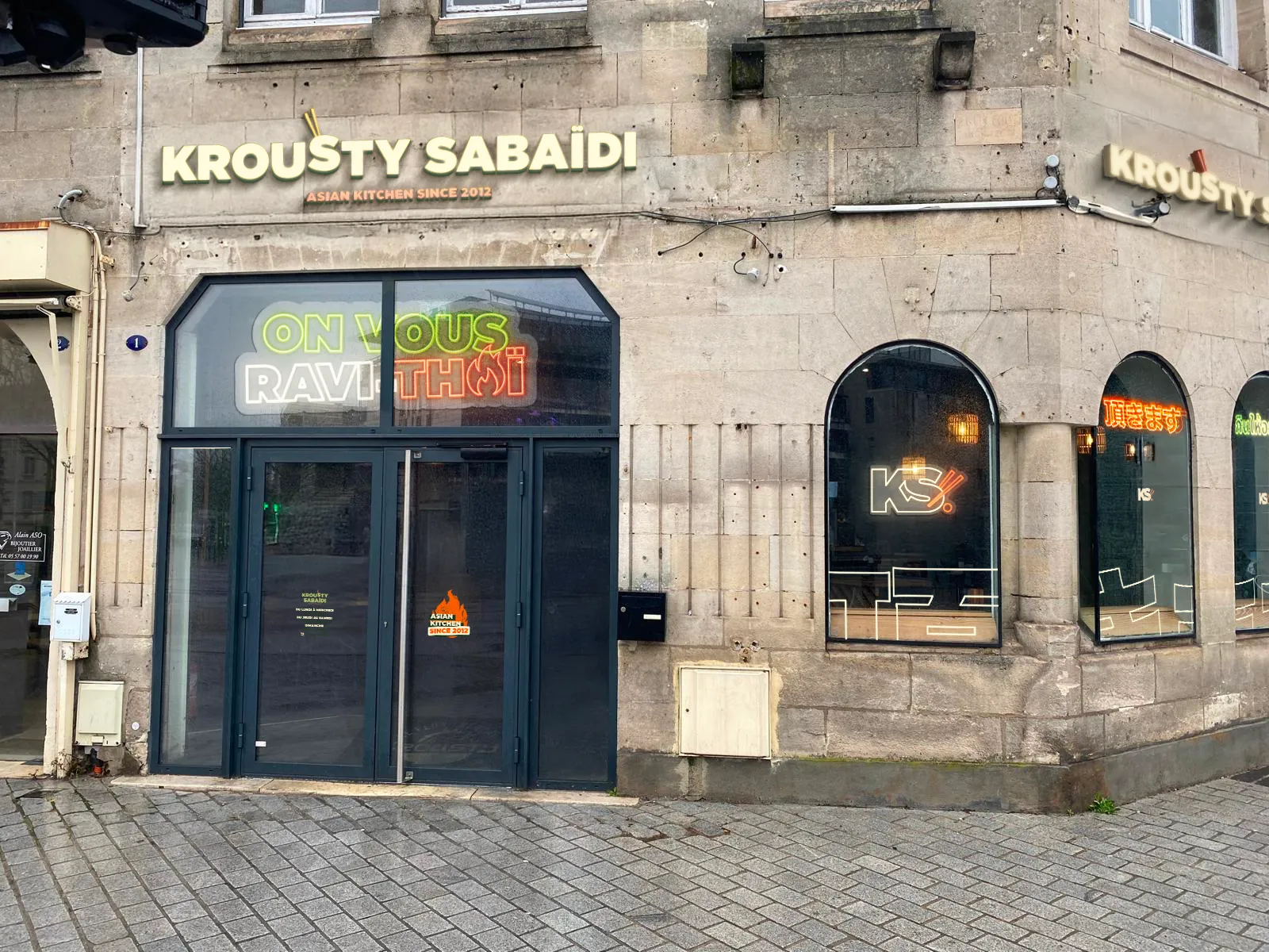 Plat de riz thaï avec bubble tea maison au Krousty Sabaïdi Mérignac.