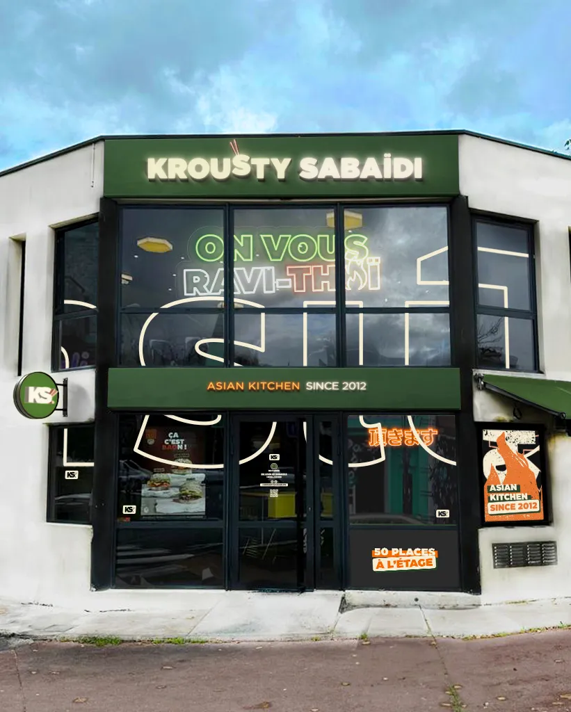 Riz sauté asiatique servi avec boisson au restaurant Krousty Sabaïdi Pessac.