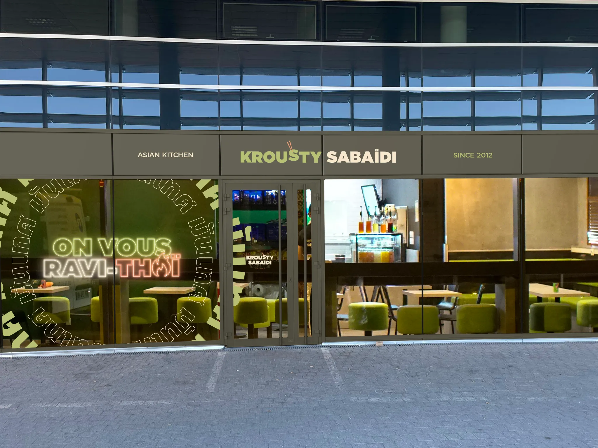 Façade du restaurant Krousty Sabaïdi Ravezies (Bordeaux) — Asian Kitchen since 2012, enseigne néon « On vous Ravi‑Thaï ».
