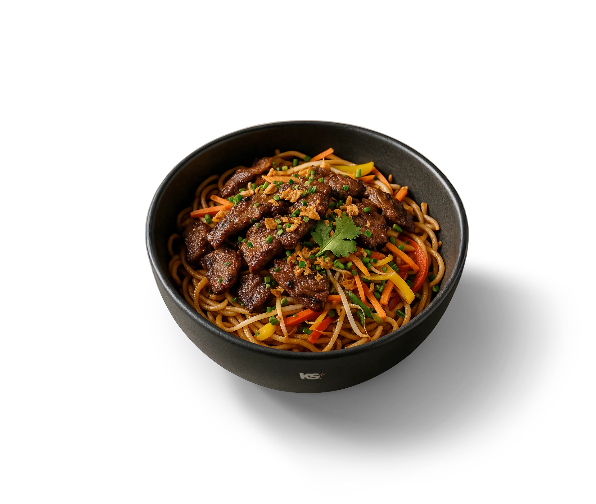 Mee Pad au wok — nouilles sautées thaïlandaises avec légumes croquants, œuf et sauce soja — photo de plat asiatique.